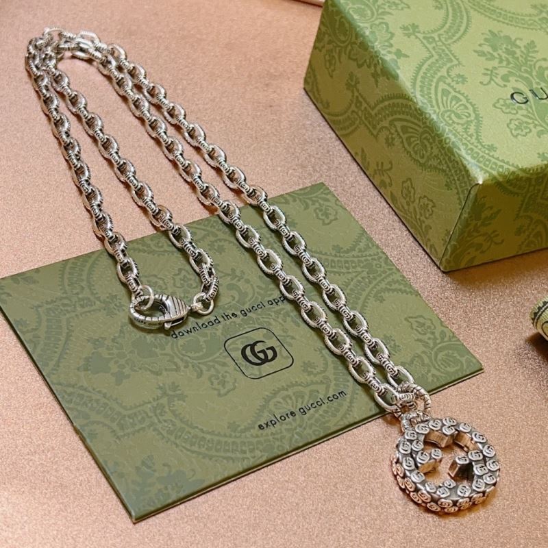 G*u*i necklaces